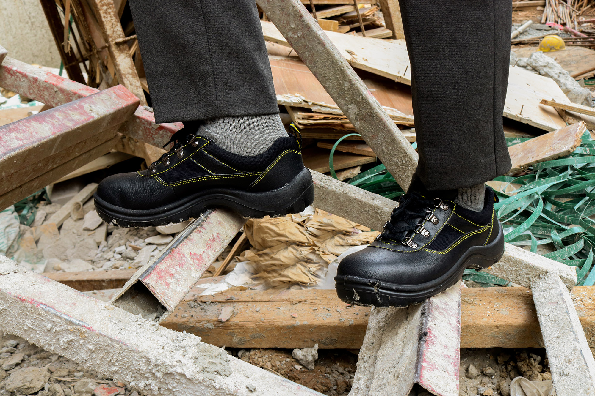Langkah Aman Dengan Sepatu Safety Berkualitas SNI di Indonesia